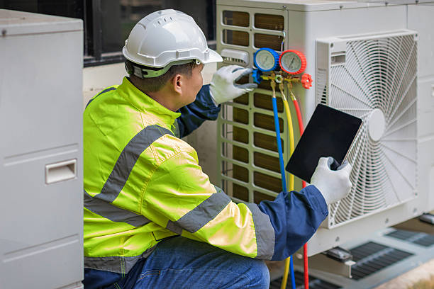 Professional Hvac technician working in Walshville, IL